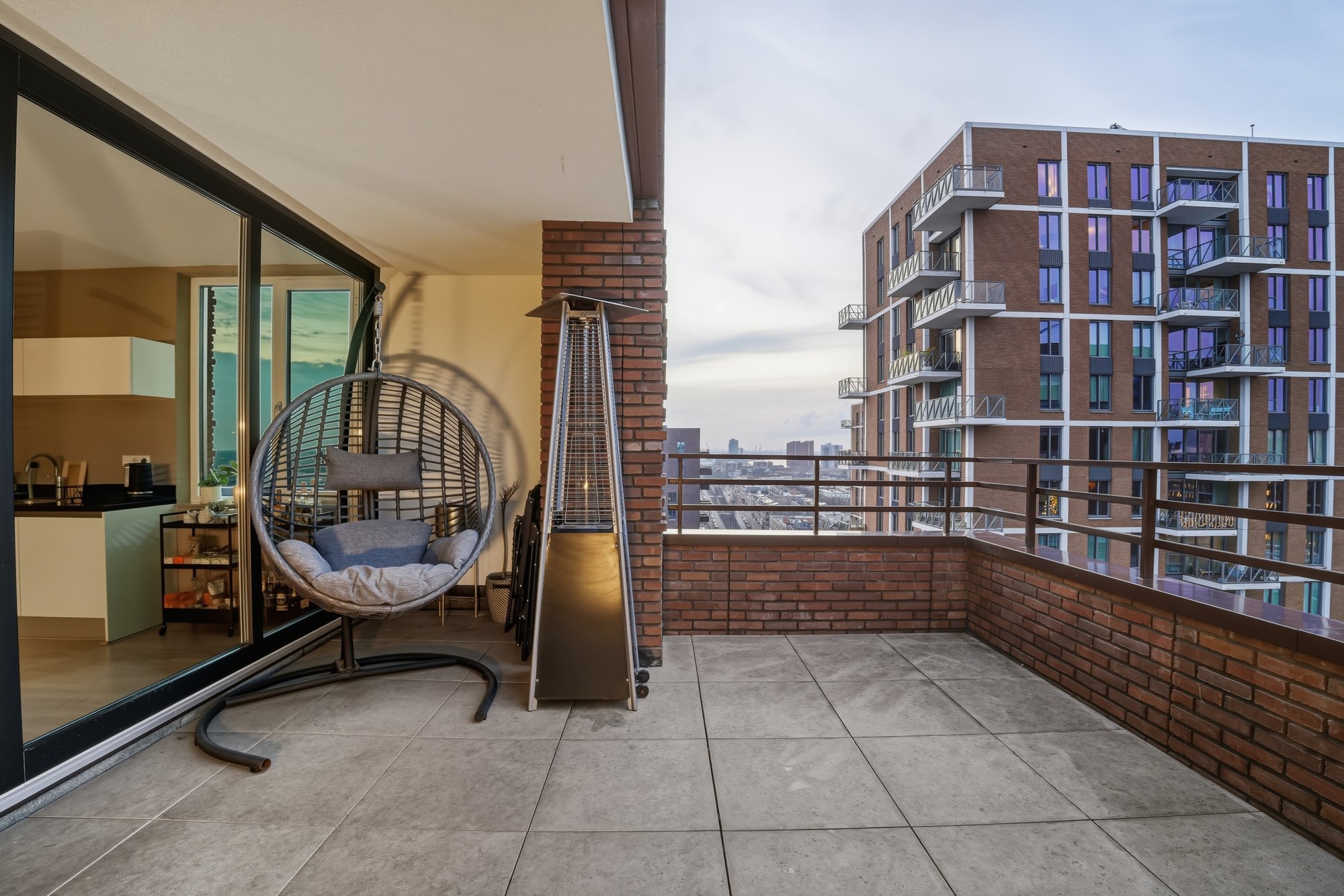 Terras met uitzicht over Rotterdam